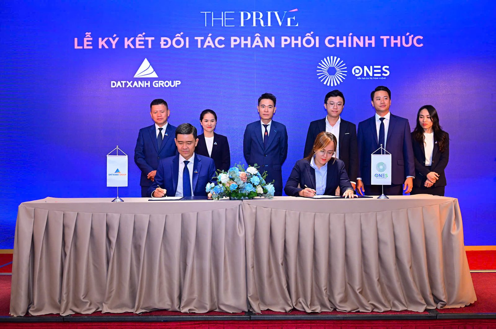 Lễ ký kết đối tác phân phối chính thức The Privé giữa Tập đoàn Đất Xanh và OneS, tháng 4/2025